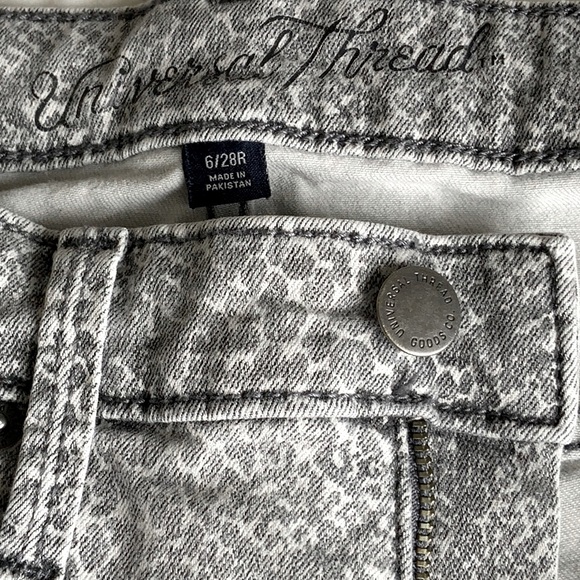 Universal Thread 6/28R Jeans - Picture 3 of 4